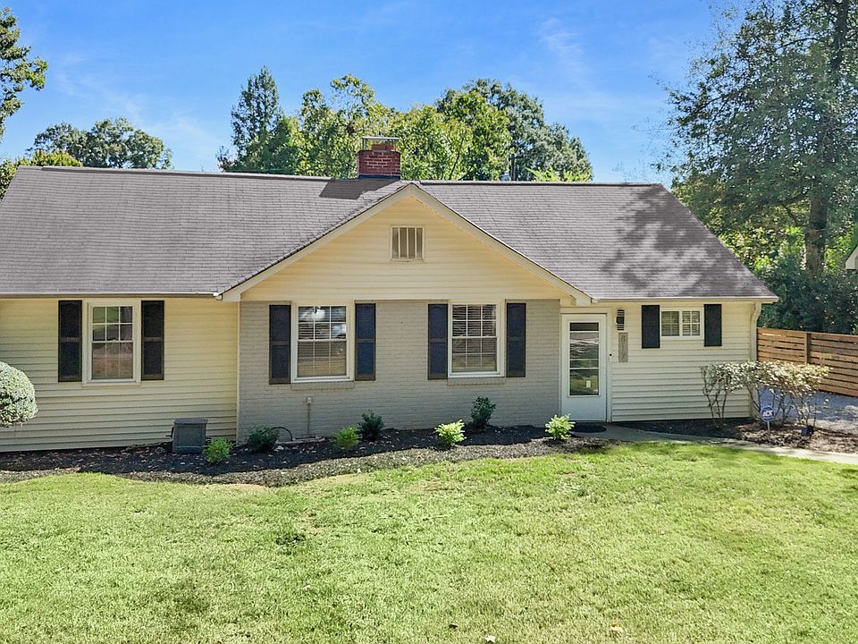 1st image of 817 Sedgefield Rd