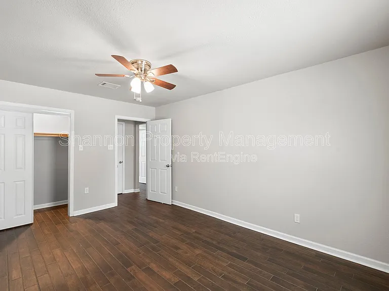 709 E 41st St — Photo 22