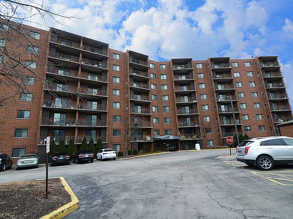 2nd image of 1 Bloomingdale Pl APT 219
