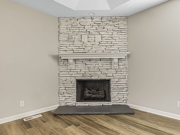 5th image of 3752 Silver Fox Ln