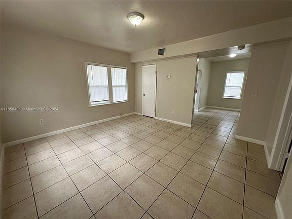 3rd image of 5617 N Miami Ave