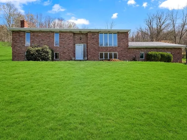 601 Munntown Rd, Finleyville, PA 15332
