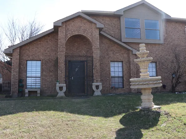 710 Crescent Dr, Desoto, TX 75115