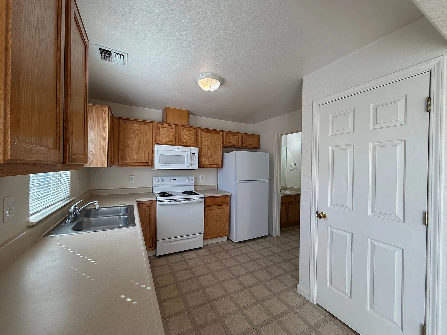 655 Sunny Lane — Photo 4