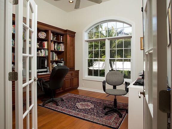 4th image of 500 Bay Laurel Ct NE