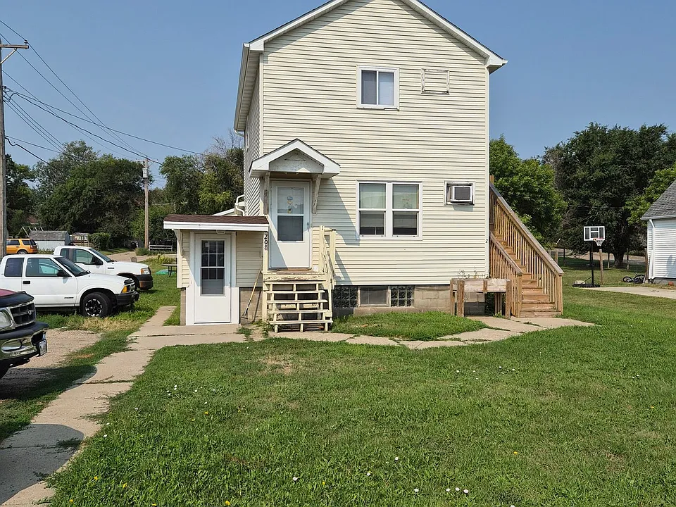 208 S 11th St
