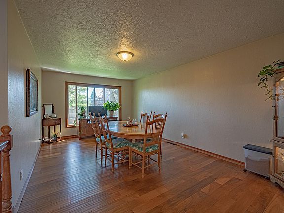 5th image of 5110 Lorraine Ave