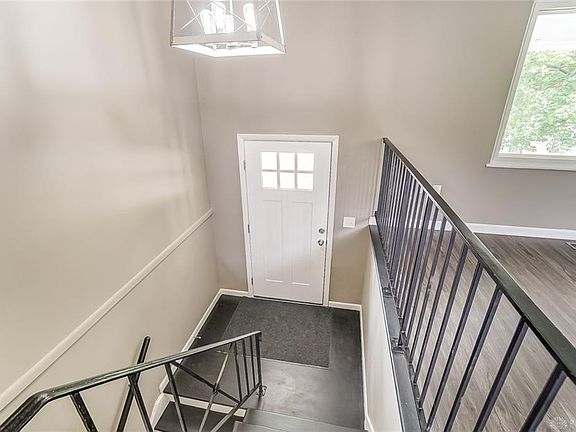 5th image of 204 Tulip Dr