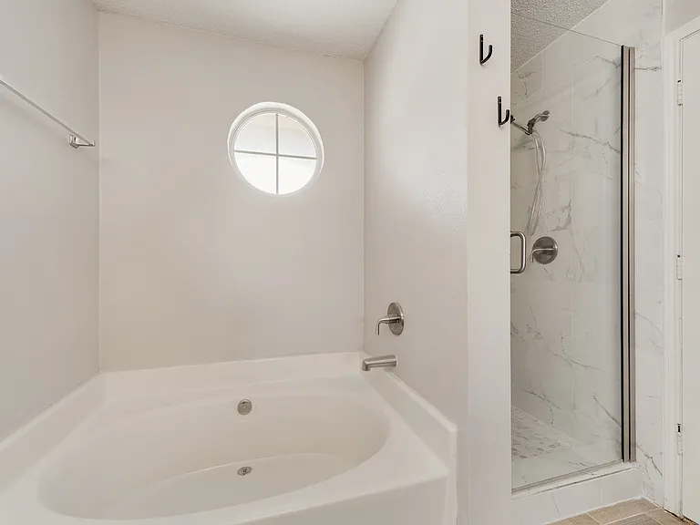 9406 Chimneywood Dr — Photo 13