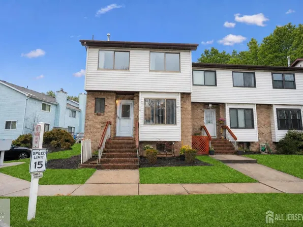 9 Wood Acres Dr, North Brunswick, NJ 08902