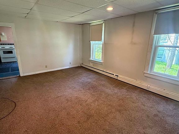 3rd image of 122 Water St