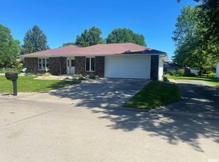 212 Pinecrest Dr, Macomb, IL 61455