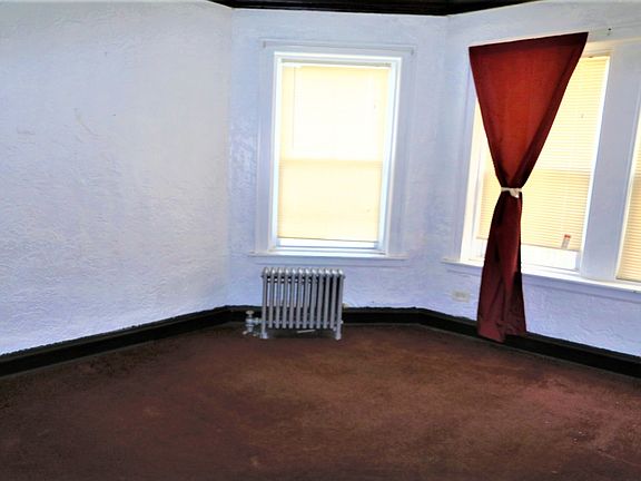 4th image of 10642 S Avenue C #1