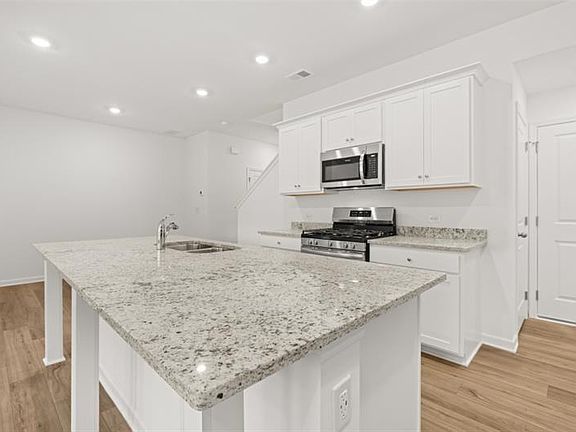 5th image of 101 Smithwood Dr