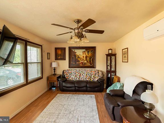 4th image of 139 Country Park Dr