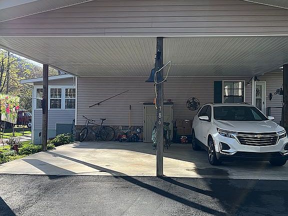 Carport (concreted)