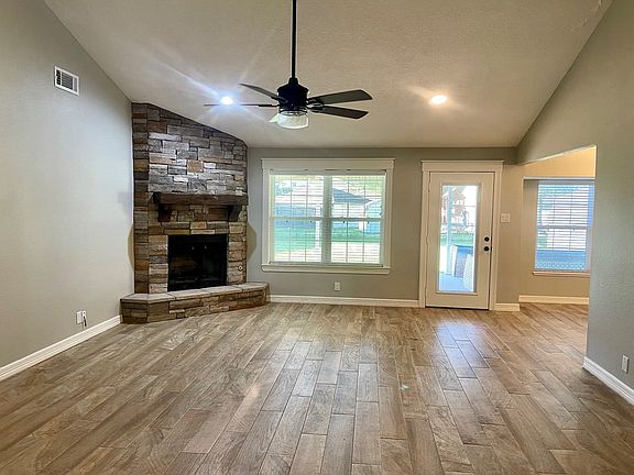 5th image of 2818 Windsor Ln