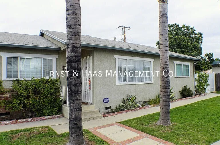 8275 California St — Photo 2
