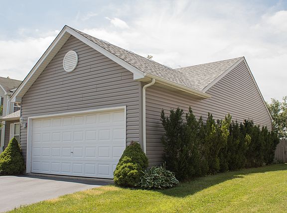 3rd image of 2418 Iroquois Ln