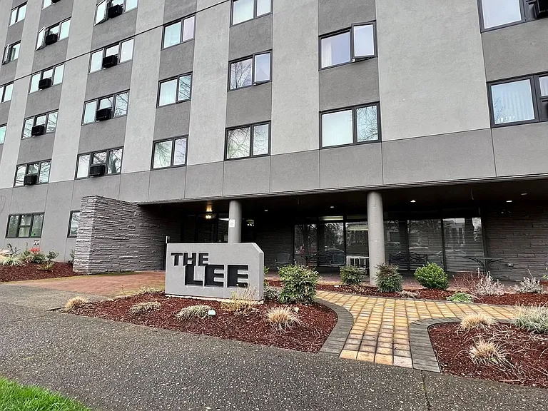 The Lee Apartments — Photo 11