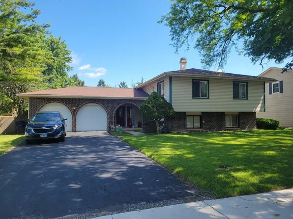 1934 72nd St, Darien, IL 60561