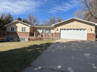 121 Tepee Rd, North Platte, NE 69101