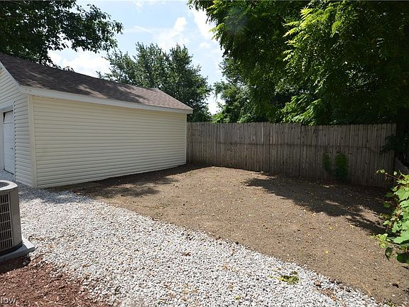 5th image of 448 Bruner St