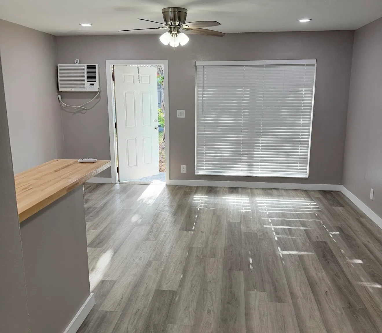 749 NE 13TH CT - 3 — Photo 2