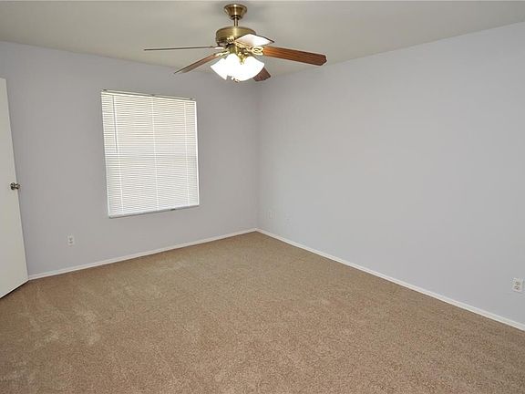 5th image of 1400 Gandy Blvd N Unit 406