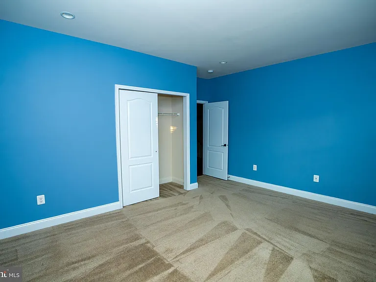 22535 Willington Sq — Photo 40