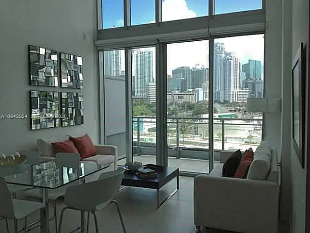 3 bed, 1580 sqft, $5,300 — Photo 3