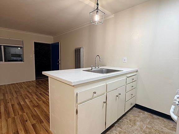 3rd image of 5525 Claremont Ave APT 3