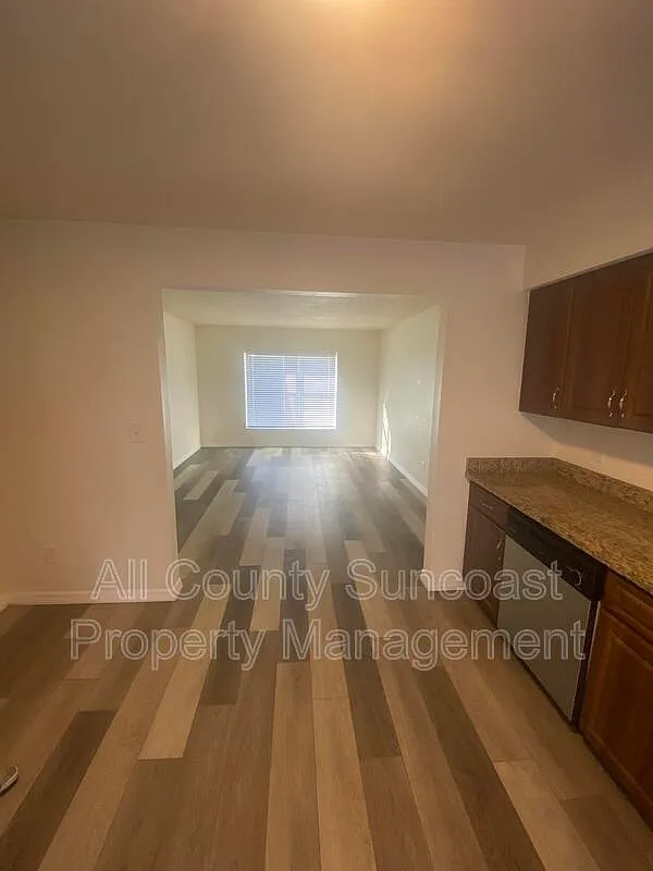 2 bed, 1.0 bath, $1,295 — Photo 2