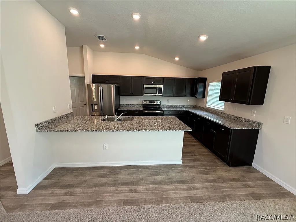 3 bed, 1660 sqft, $1,800 — Photo 2