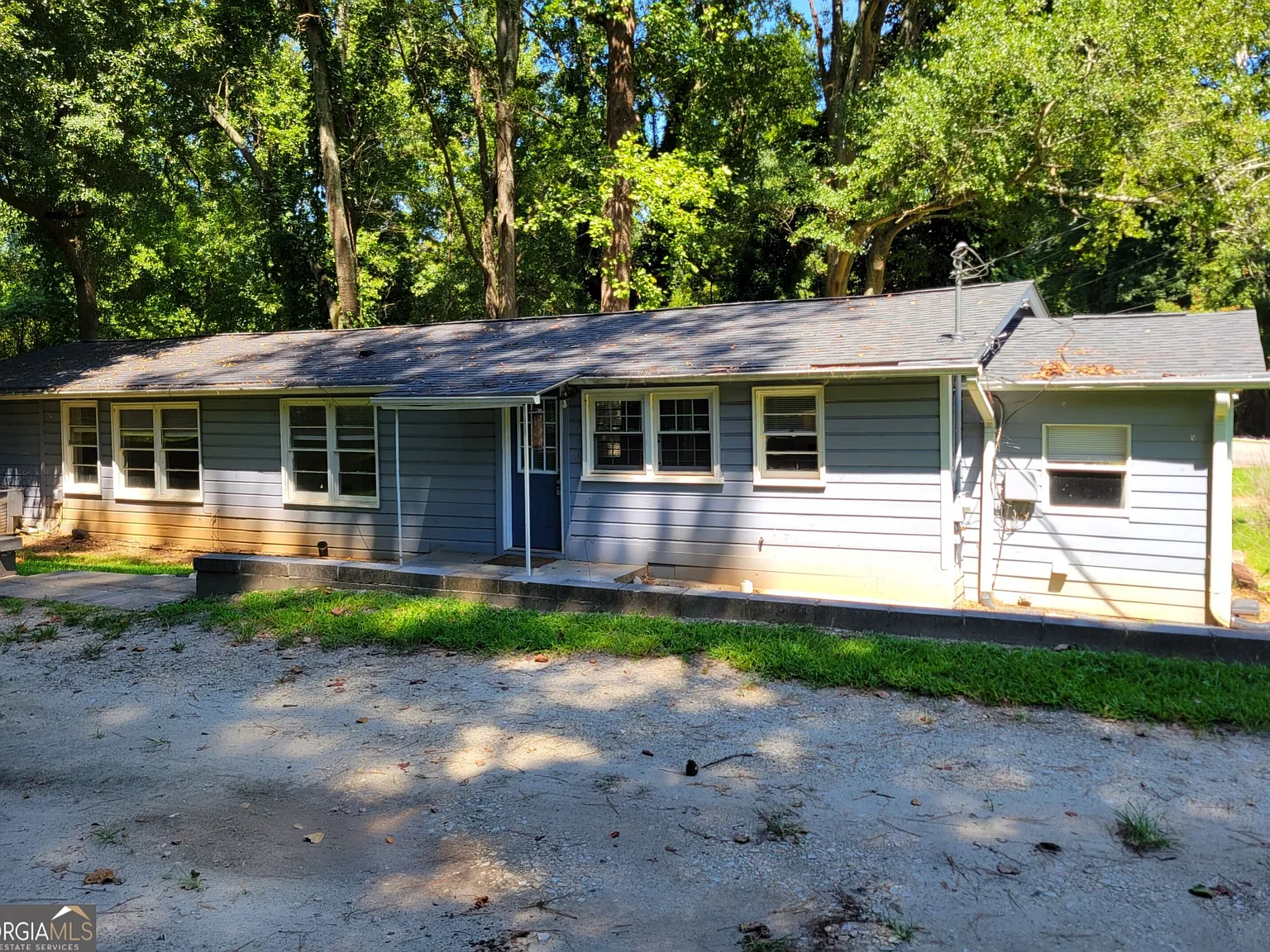 3 bed, 1.0 bath, $1,395 — Photo 1