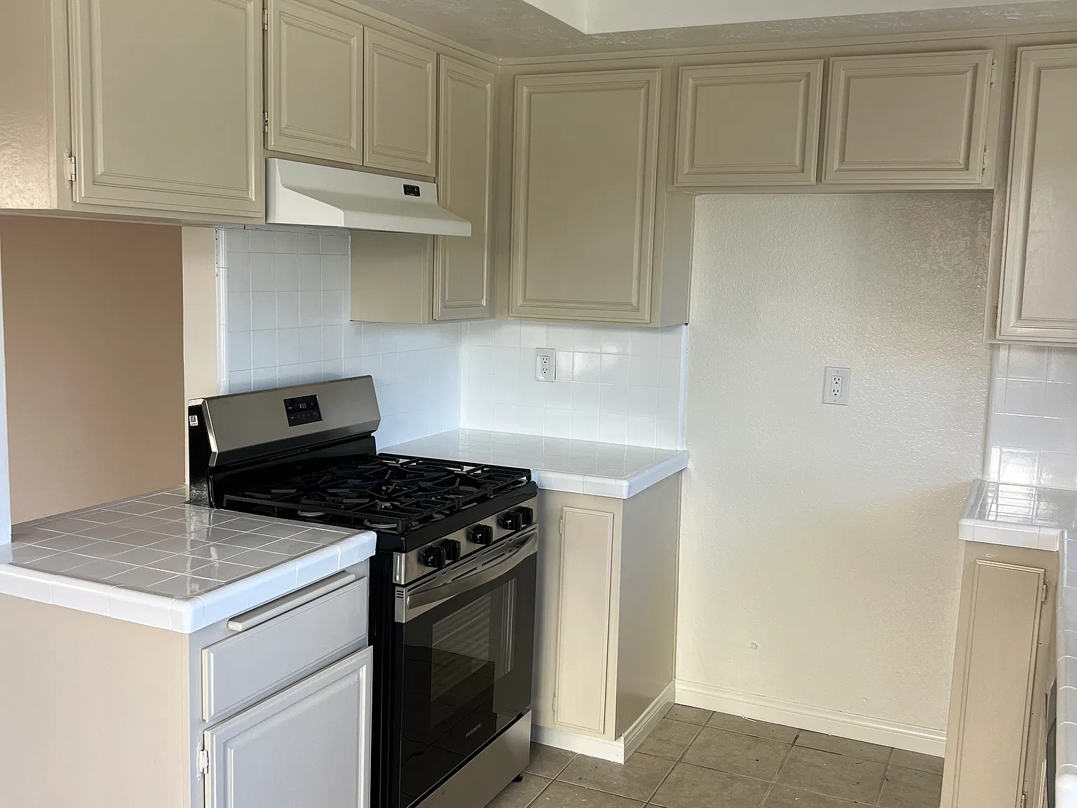 1 bed, 850 sqft, $1,950 — Photo 2