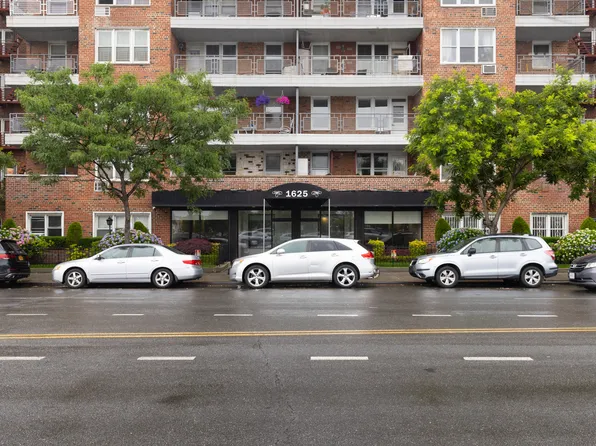 1625 Emmons Avenue image 24 of 25