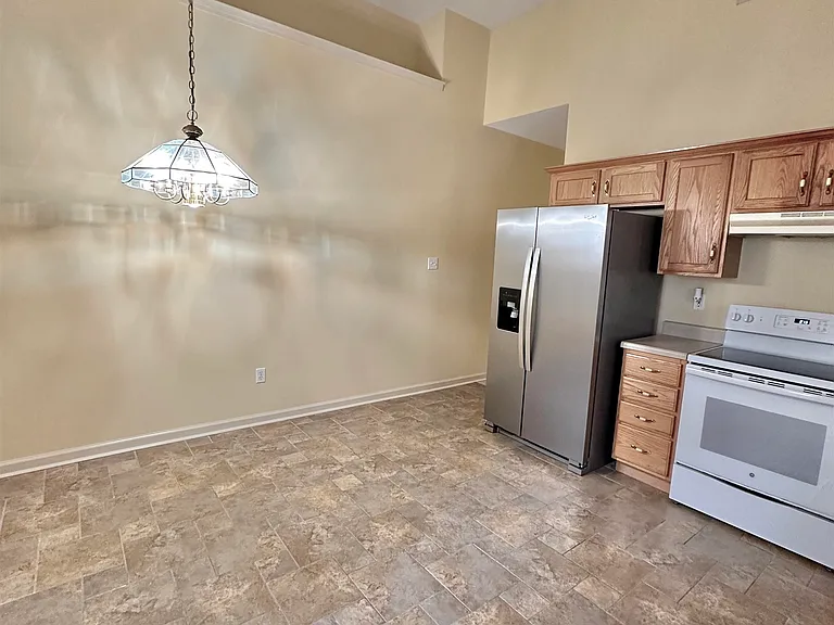 596 Ashley Glen Cir W — Photo 9