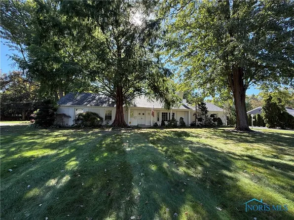 4921 Pine Ridge Rd, Toledo, OH 43615