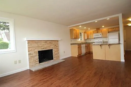 81 SW 2nd St #2 — Photo 4