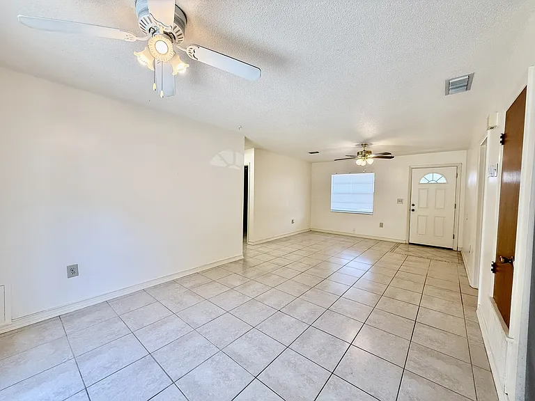 1950 W Lake Brantley Rd — Photo 5