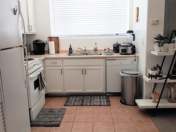 5th image of 1216 E Rose Ln #7