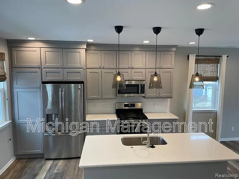 411 Wright St — Photo 5