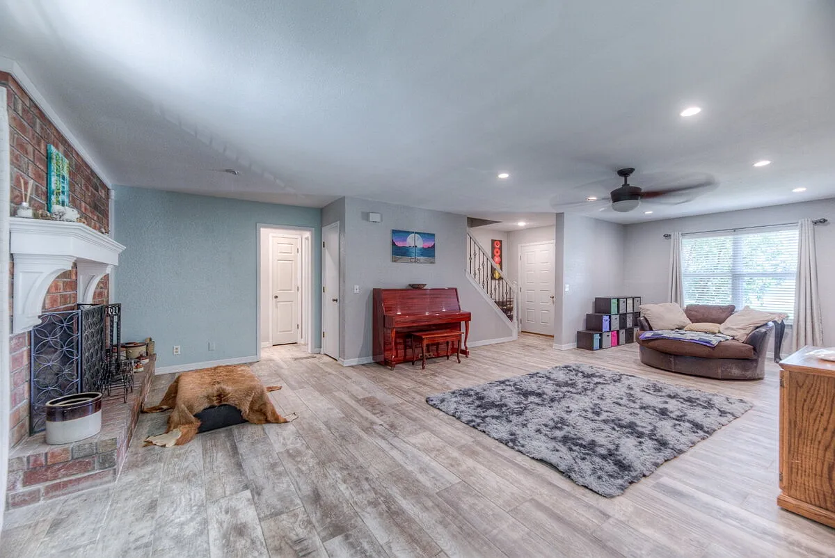 4 bed, 2.0 bath, 1800 sqft, $2,195 — Photo 4
