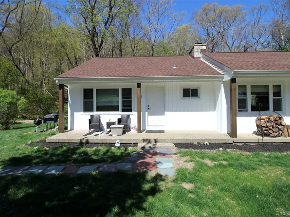 18 Mountain Rd, Tuxedo Park, NY 10987