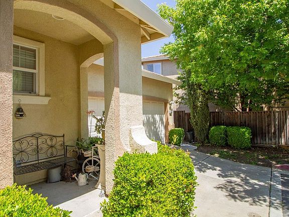3rd image of 3433 Duckhorn Dr