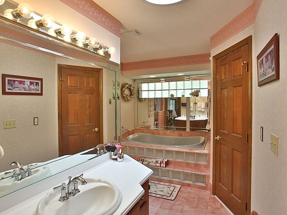 2nd image of 6220 Shoreline Dr