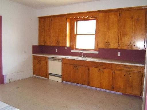 4th image of 207 WASHINGTON AVE