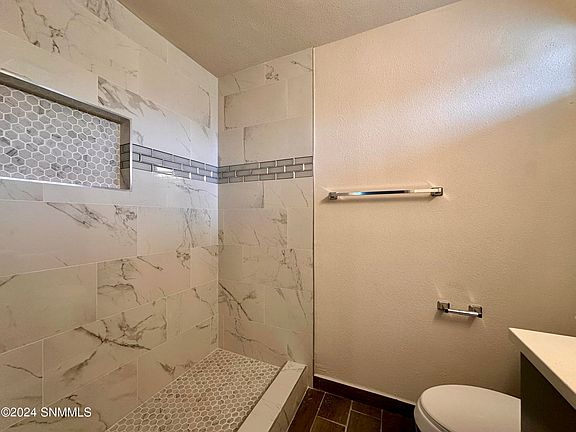 4th image of 1540 Country Club Cir
