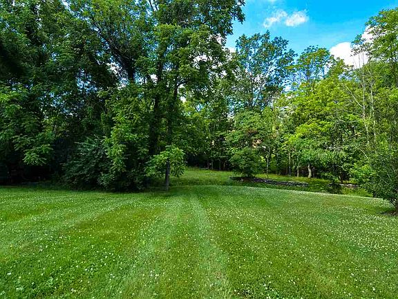 3rd image of 713 Kent Cir